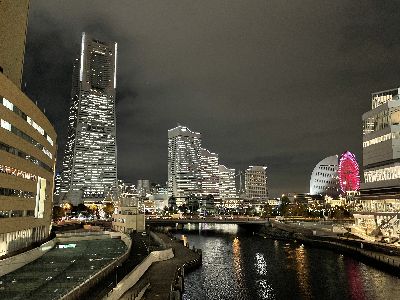 横浜市役所前.jpg